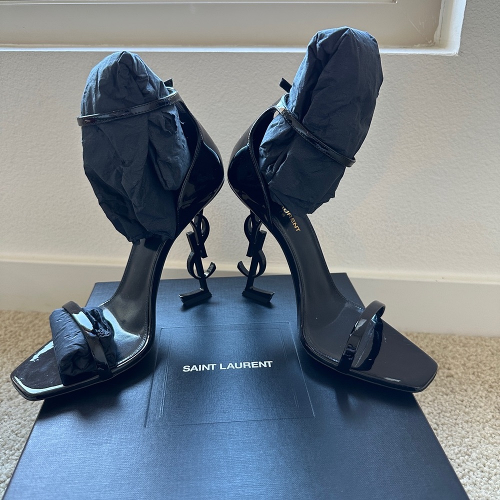 YSL heels size 39. I’m a us size 8.5